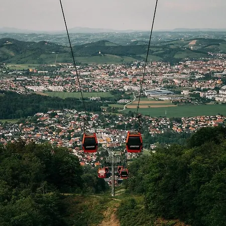 Pohorska Kavarna בית הארחה