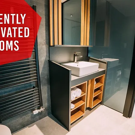 Pohorska Kavarna בית הארחה 3*