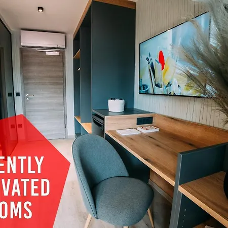 Pohorska Kavarna בית הארחה 3*