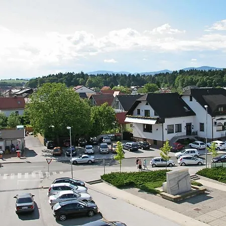 Pohorska Kavarna בית הארחה